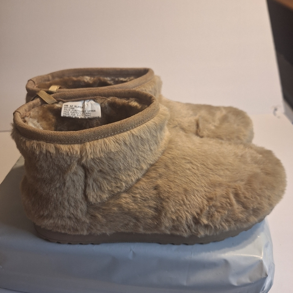 Arizona Jean Company Tan Faux Fur Slippers - Picture 3 of 9